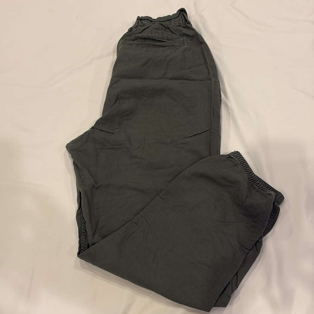Hollister Women Ultra High-Rise Black Jogger - Picture 2 of 4